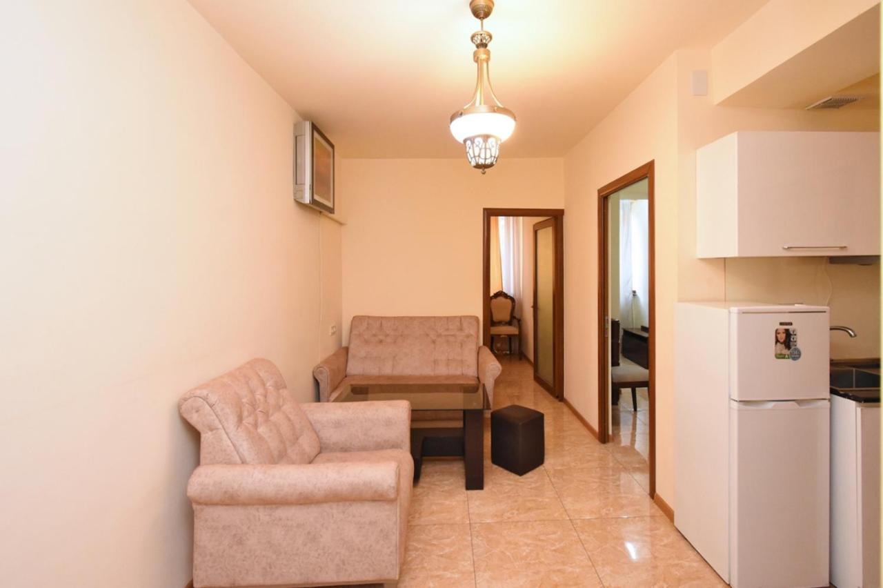 A&X Hostel And Tours Erevan Esterno foto