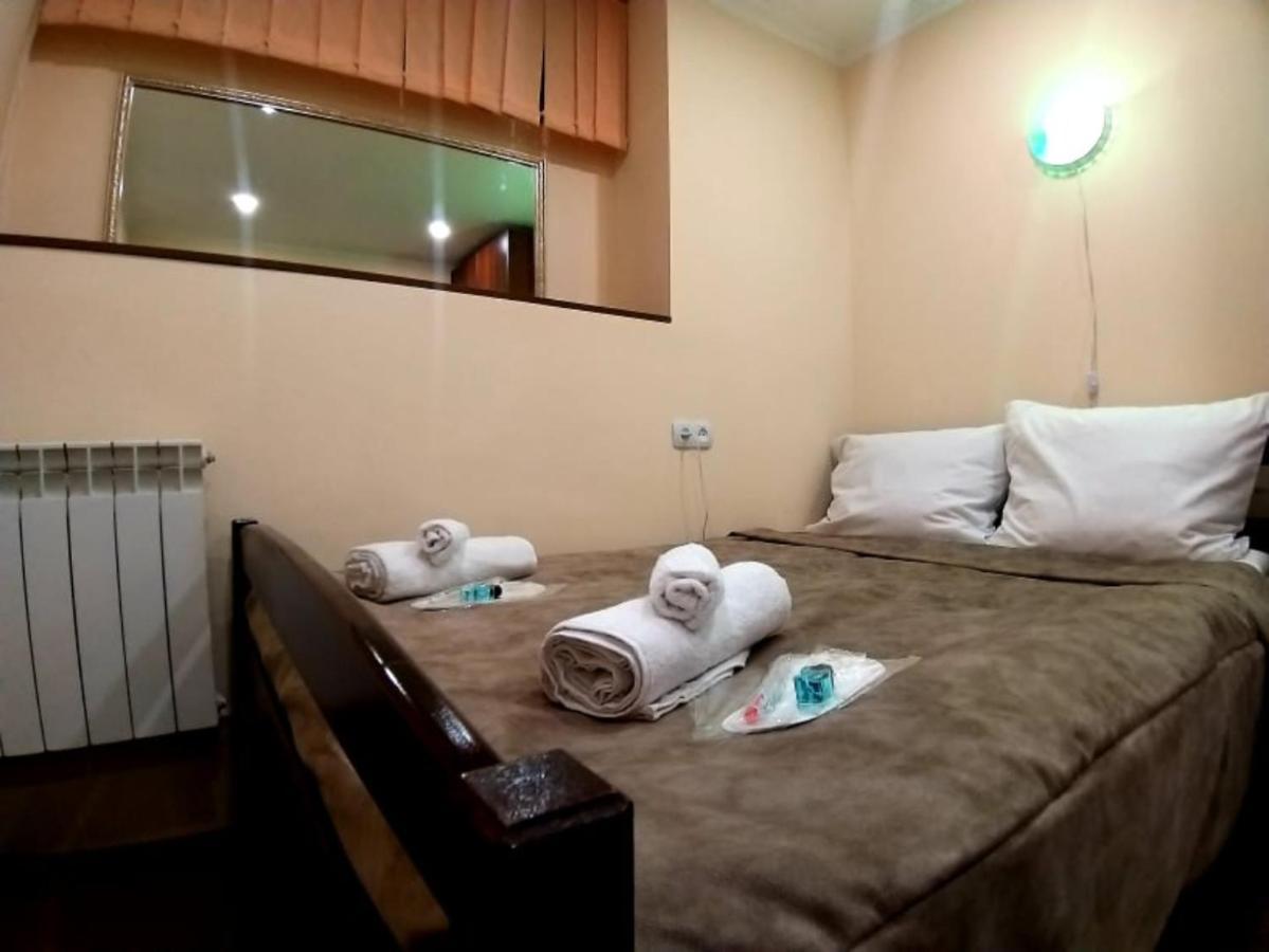 A&X Hostel And Tours Erevan Esterno foto