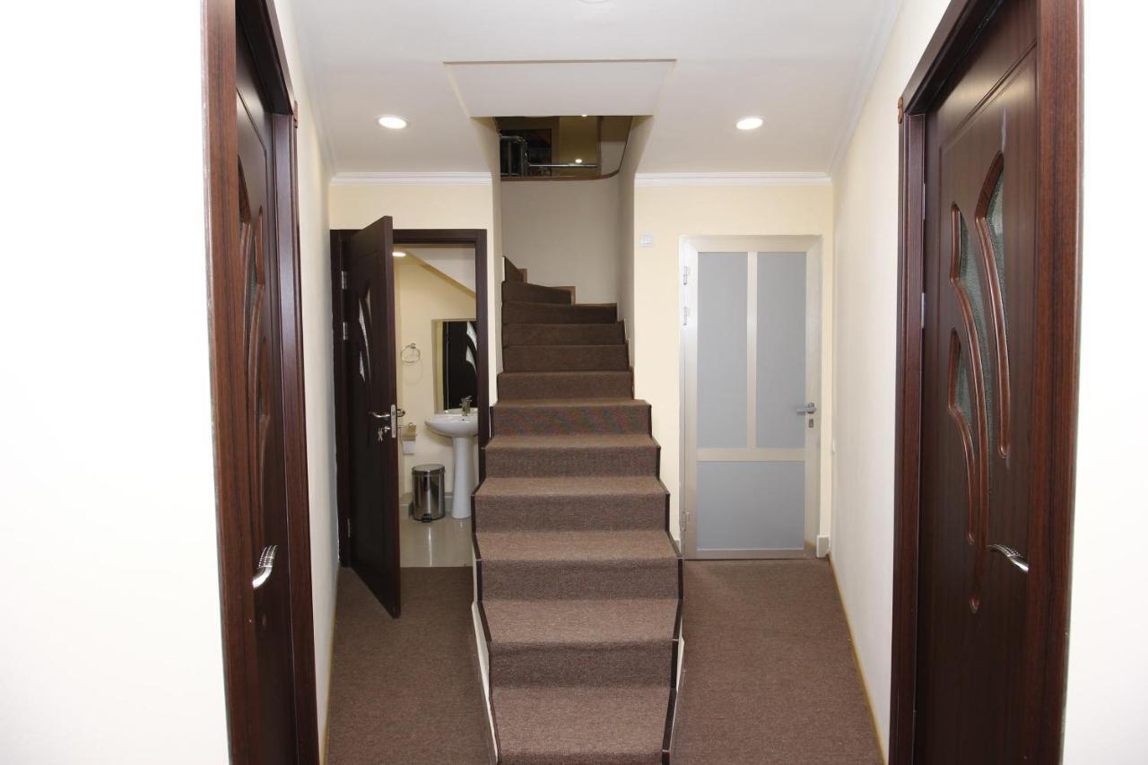 A&X Hostel And Tours Erevan Esterno foto